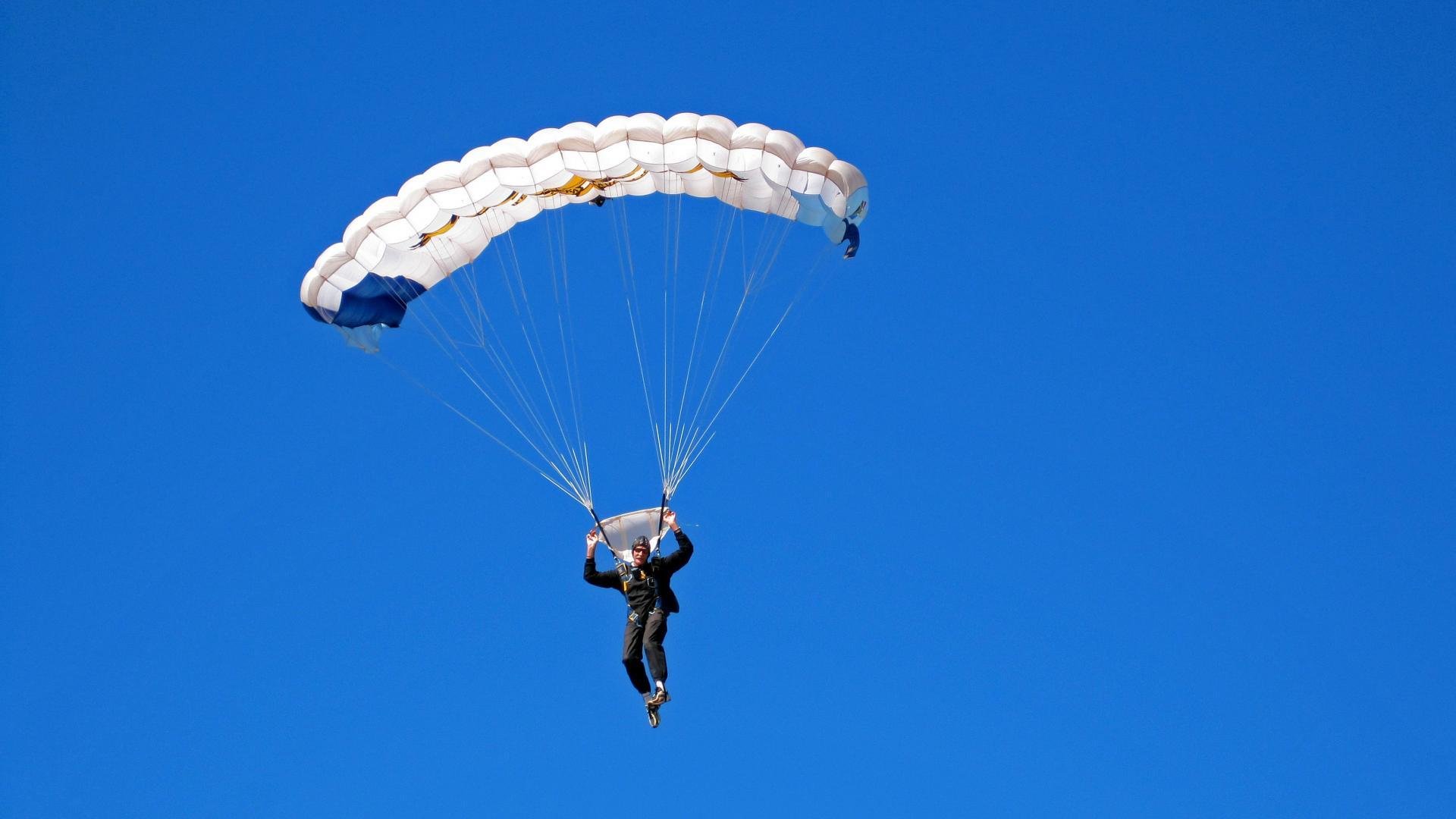 中国足球裁判员培训实现线上线下融合，提升判罚水平，2021足球裁判员培训报名